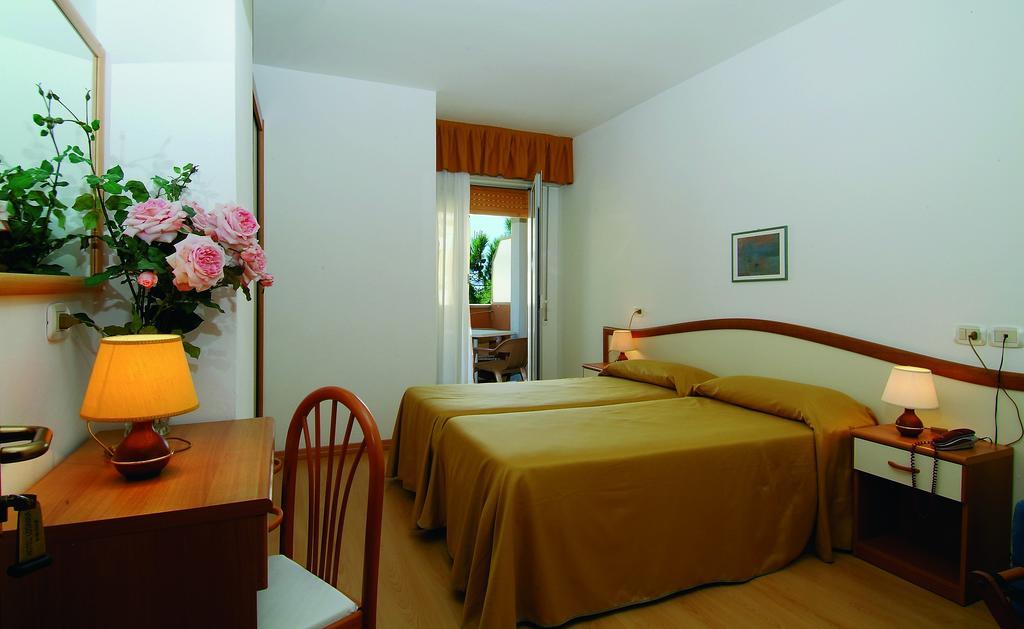 Hotel Garni Losanna Bibione Oda fotoğraf